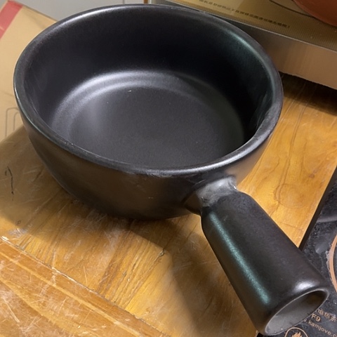 微瑕，明火，口径19，高7变形无盖。，1.2L黑色
