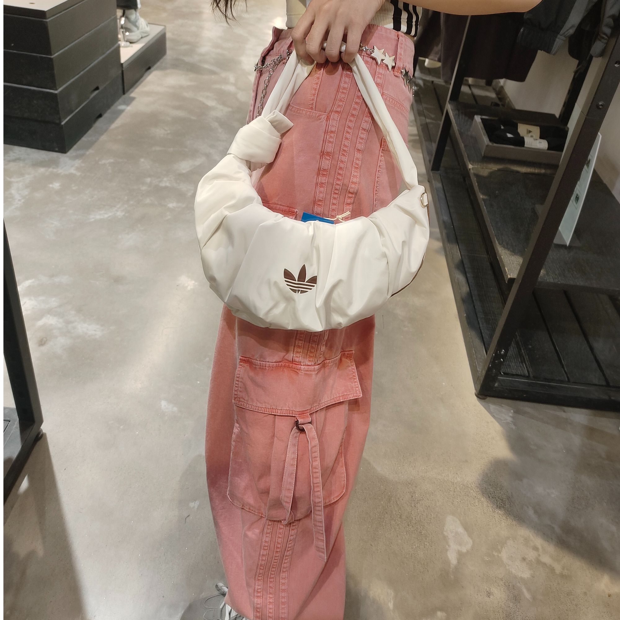 Adidas 三叶草新款时尚经典白色潮流小号饺子包运动单肩包KA9267