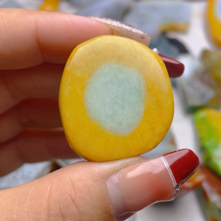 翡翠挂件未镶嵌翡翠