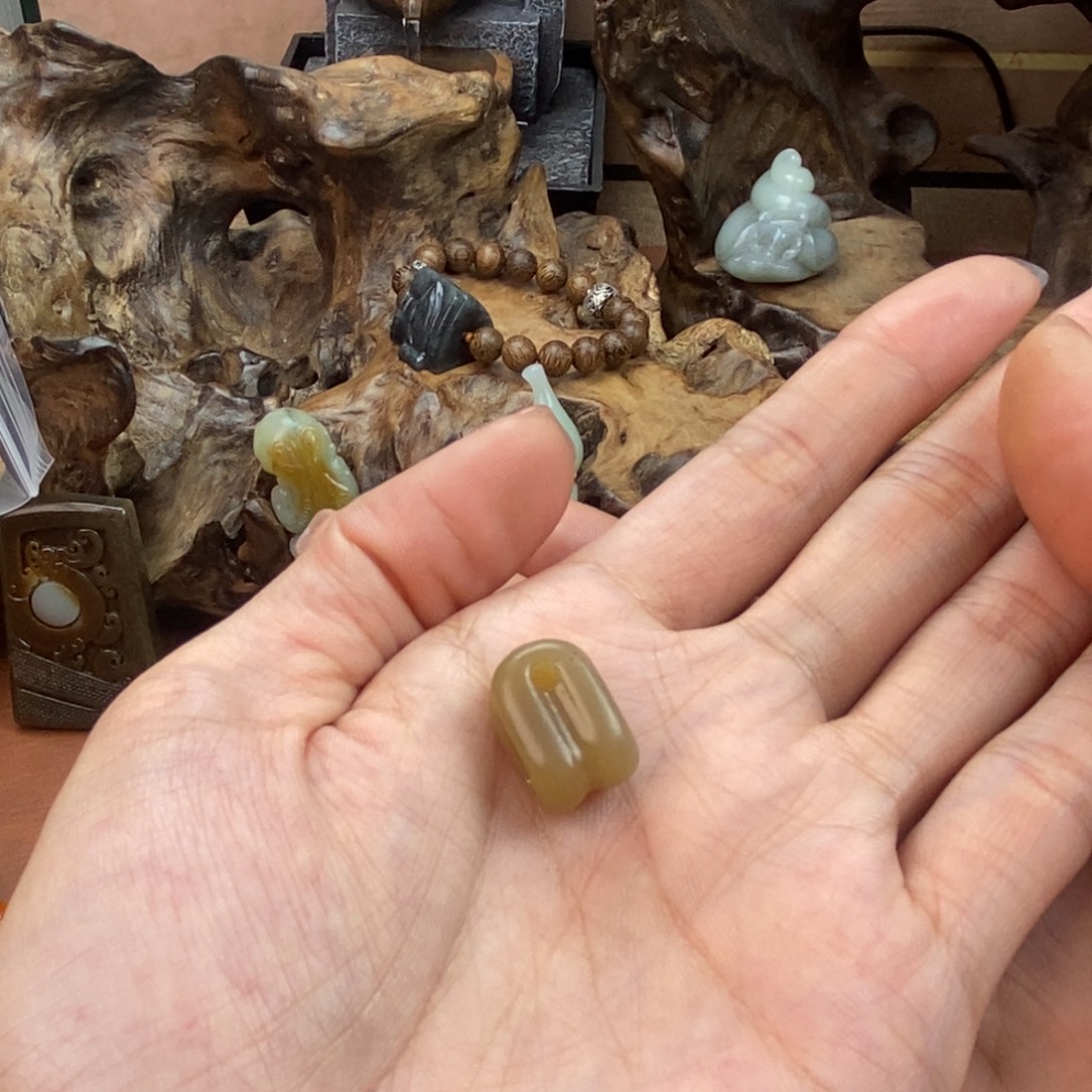 无***畏和田玉未镶嵌颈饰