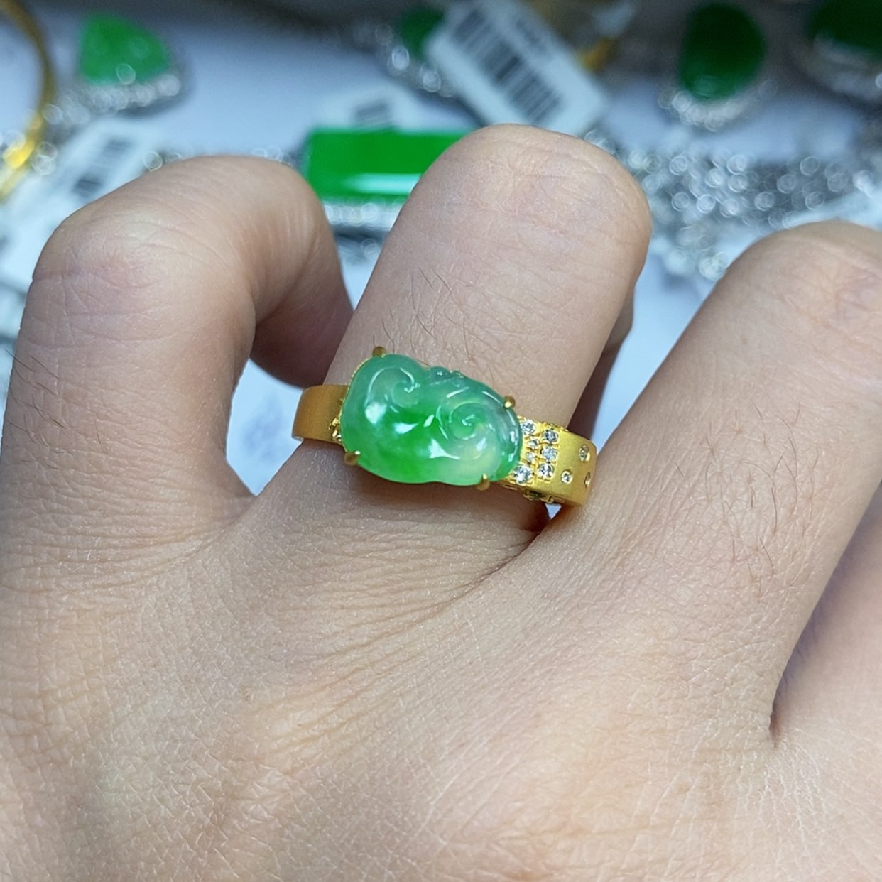 【闪购商品】颈饰18K金镶嵌翡翠晚*?戒指