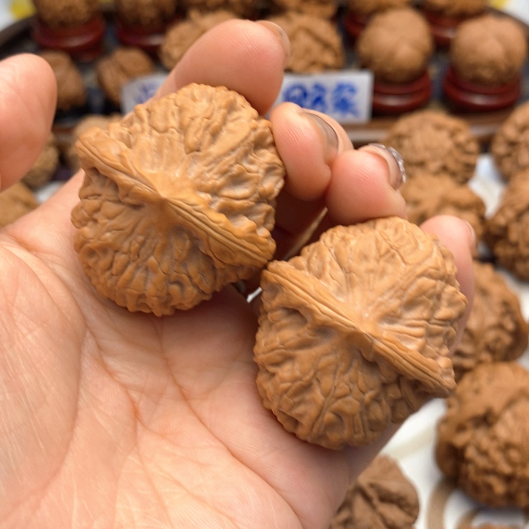 【闪购商品】文玩核桃吊坠42尺玉枕元宝