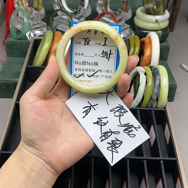 蛇纹石玉未镶嵌手镯