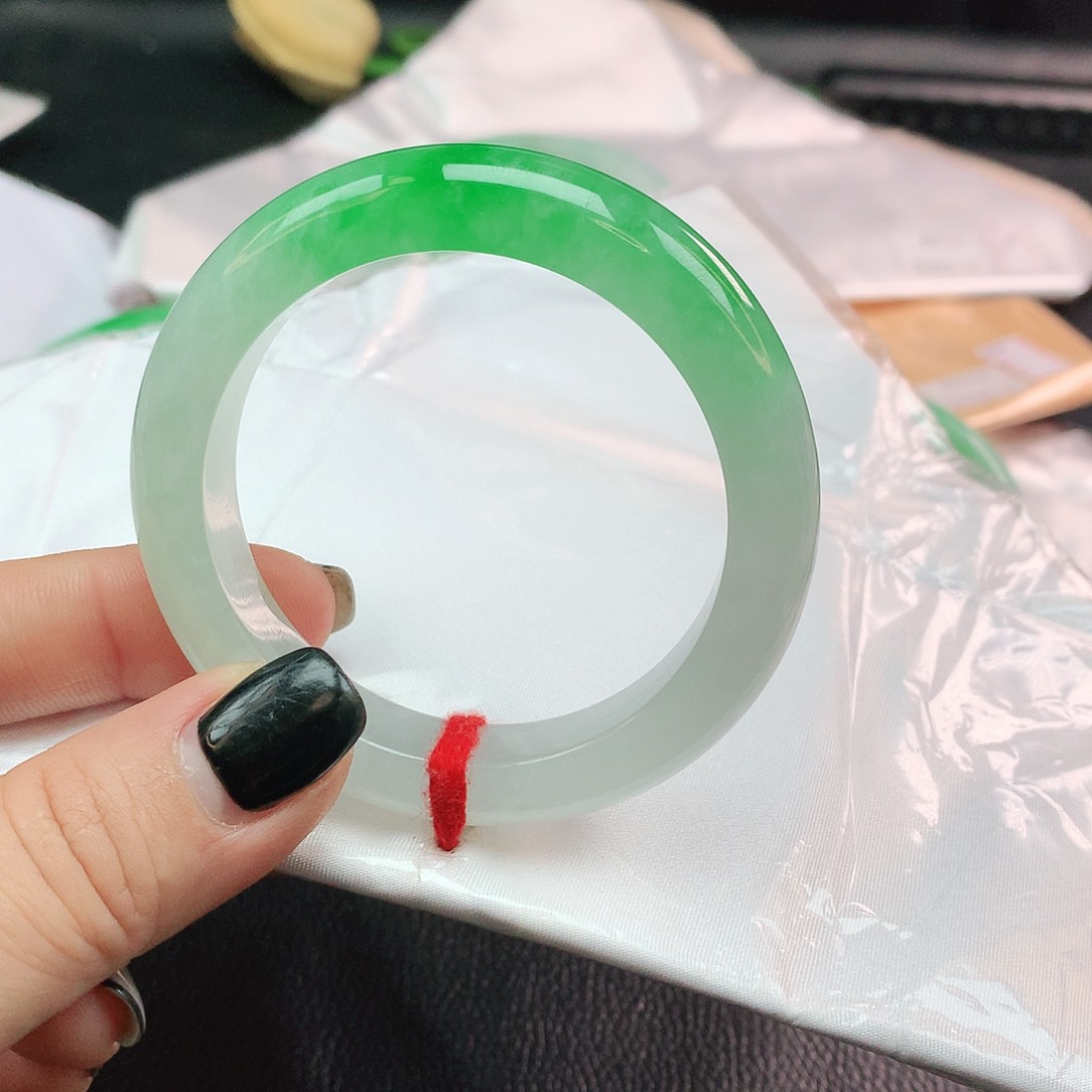 翡翠手镯未镶嵌?*星881893