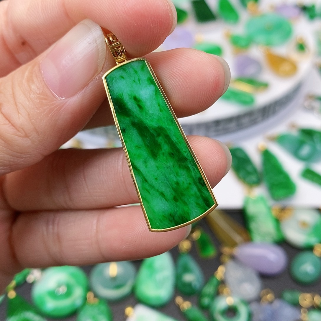 翡翠吊坠(不含链)18K金镶嵌