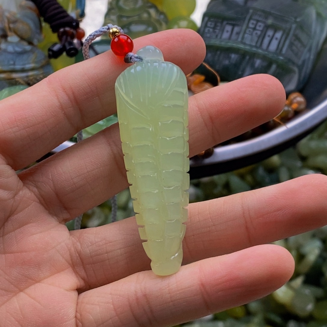 蛇纹石玉颈饰未镶嵌