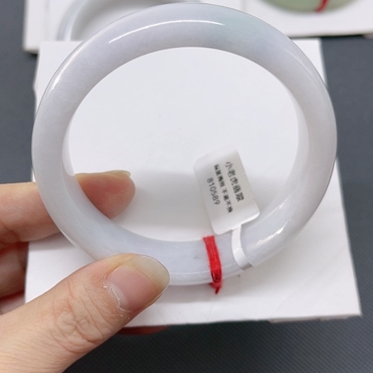 翡翠手镯未镶嵌A货