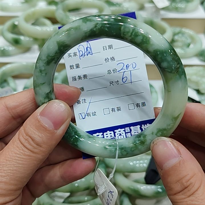 透闪石-蛇纹石玉手镯未镶嵌月*