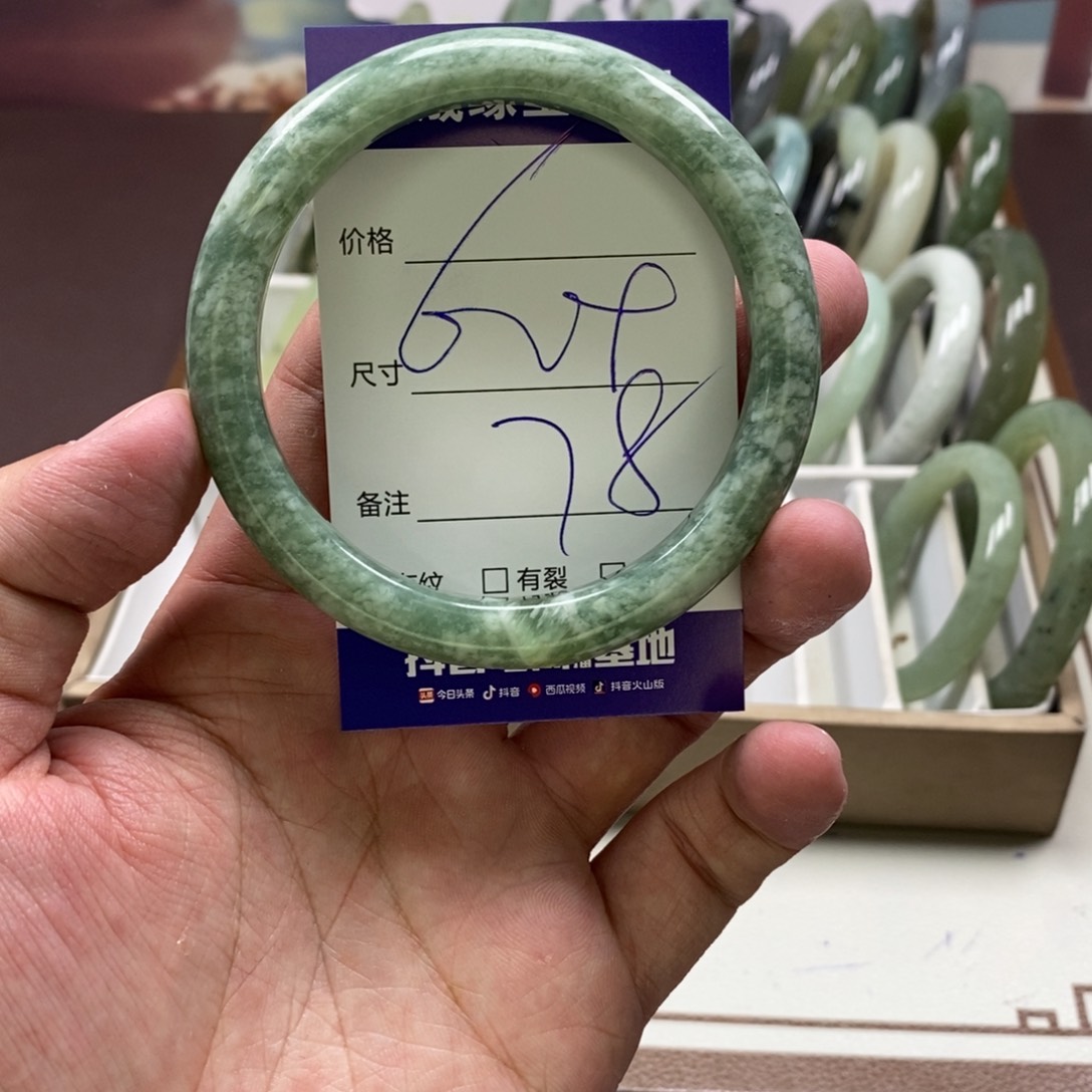 蛇纹石玉手镯未镶嵌