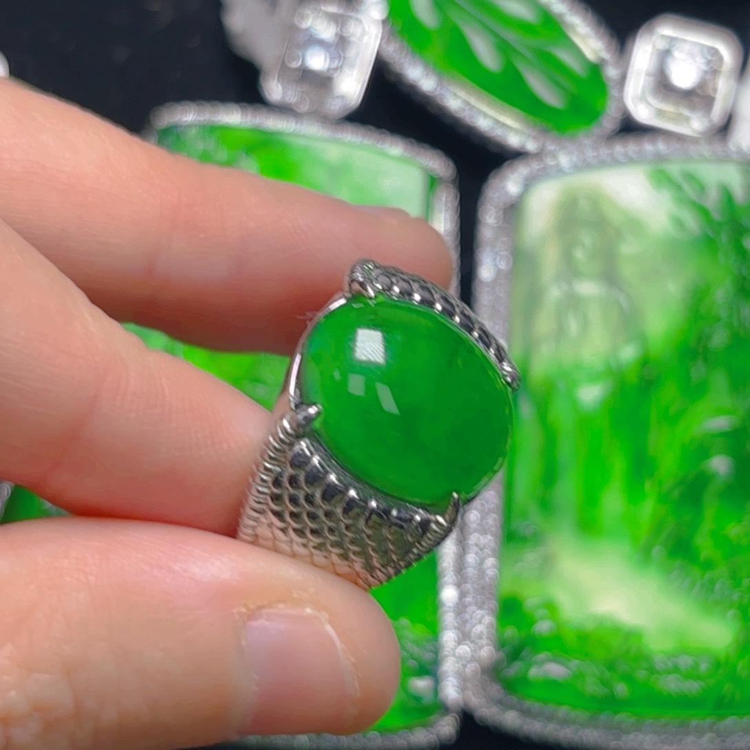 翡翠颈饰银S925镶嵌蛋面