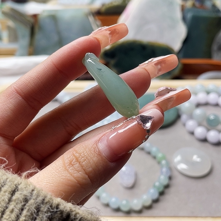 定制翡翠未镶嵌有*辣富瓜打孔