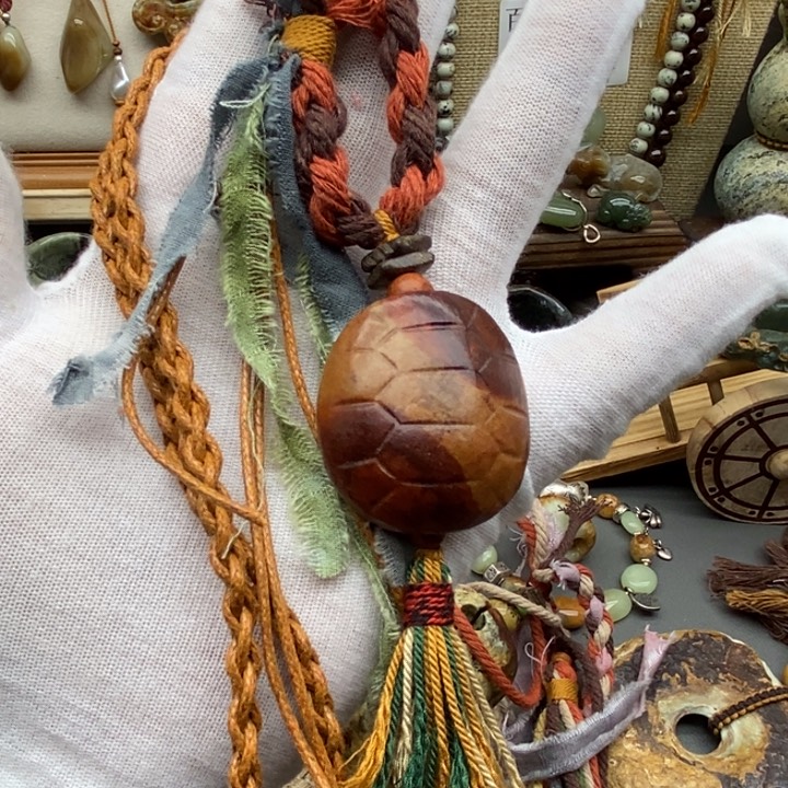 岫岩河磨玉（透闪石质玉）挂件未镶嵌常*玲