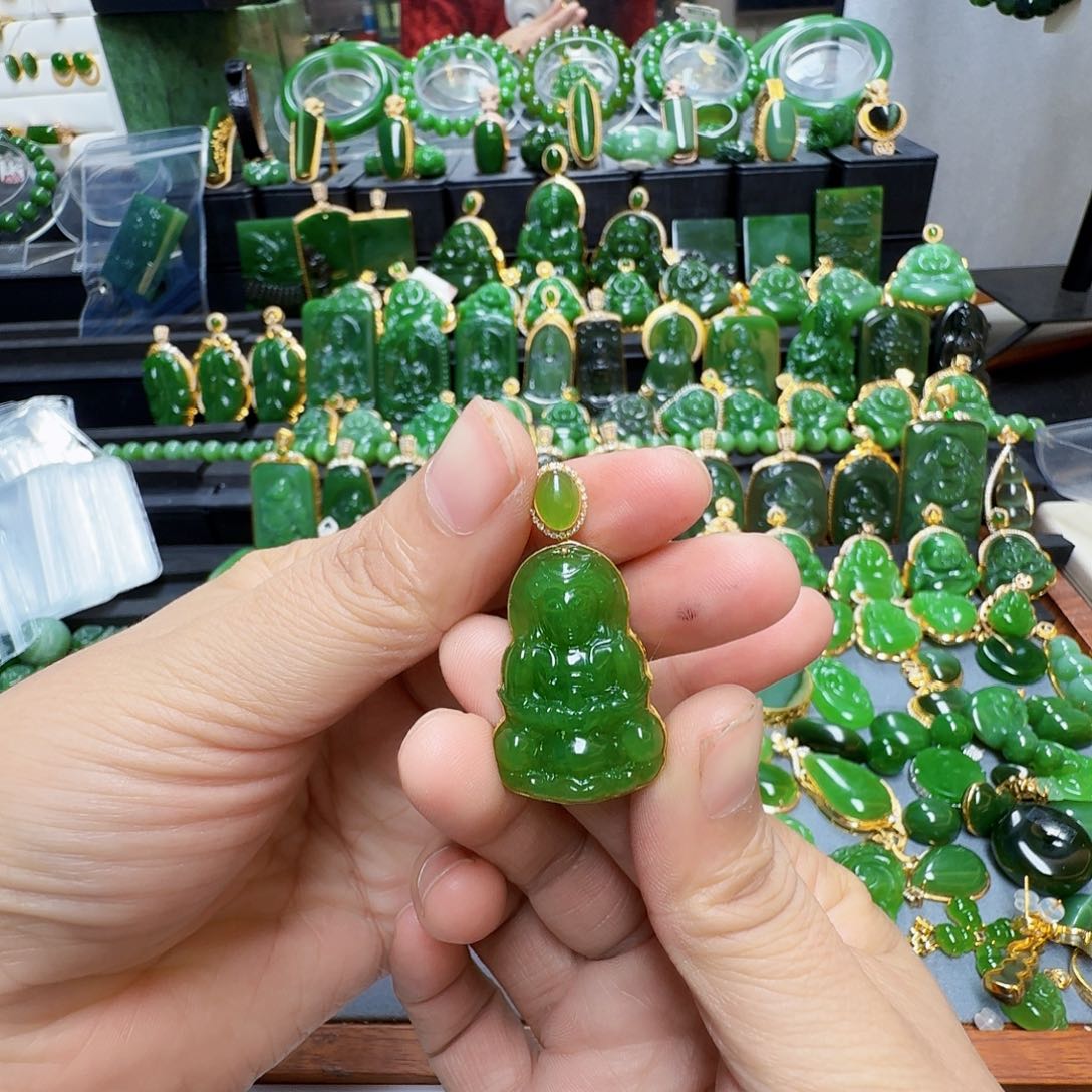 和田玉（碧玉）颈饰18K金镶嵌田***大