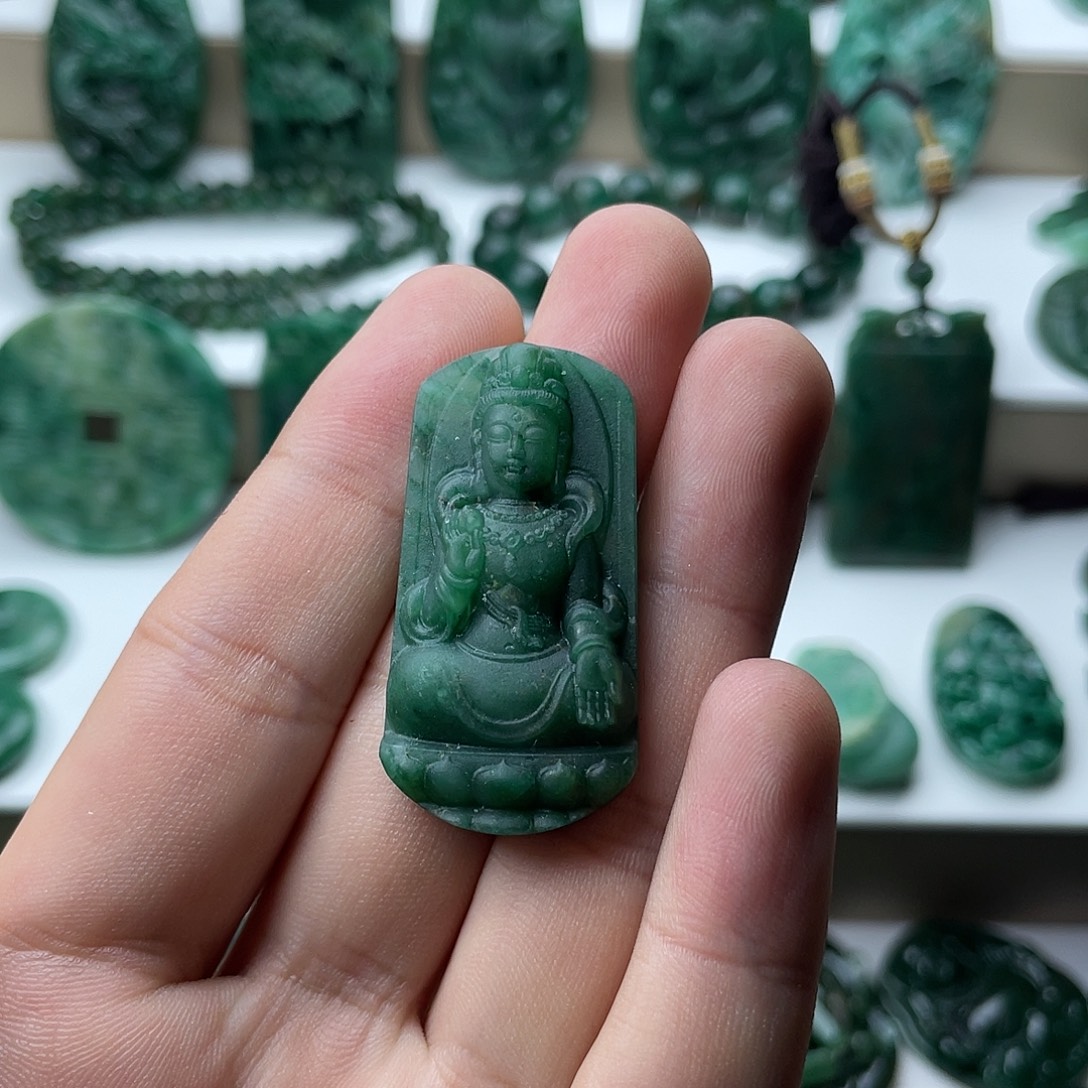 独山玉未镶嵌挂件
