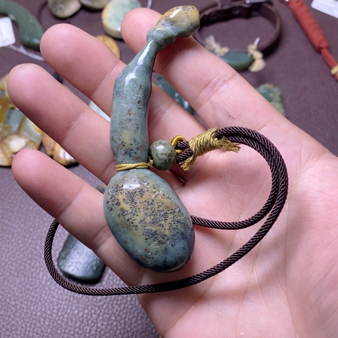 岫岩河磨玉（透闪石质玉）挂件未镶嵌