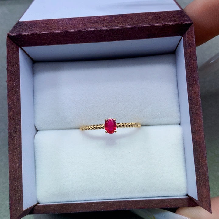 红宝石戒指18K金镶嵌