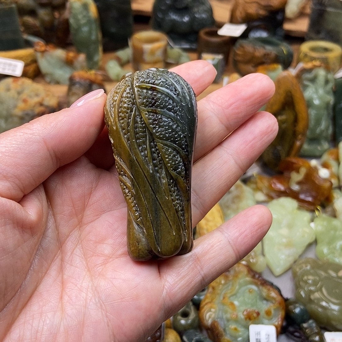 岫岩河磨玉（透闪石质玉）未镶嵌珠宝奇石