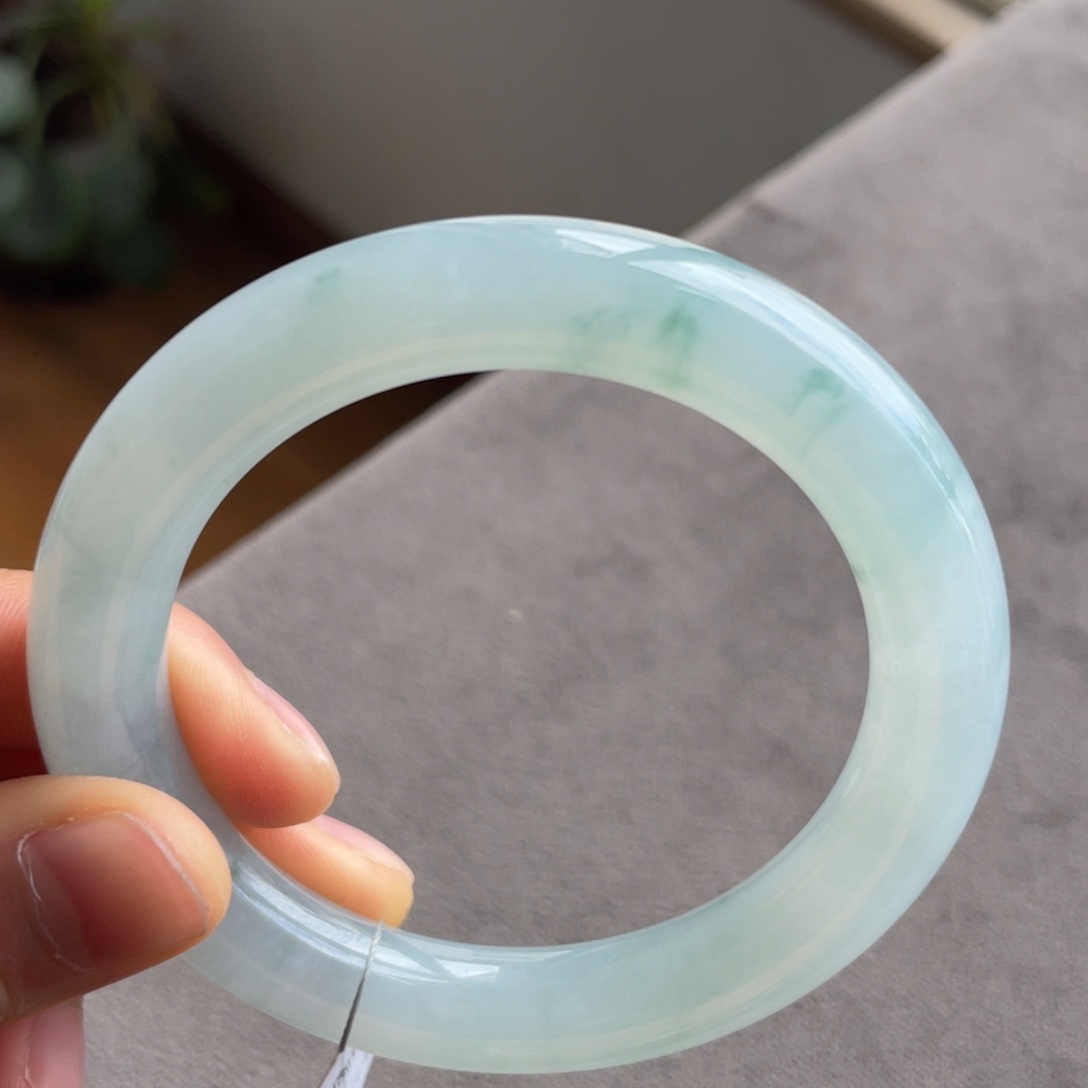 翡翠未镶嵌手镯飘花圆条