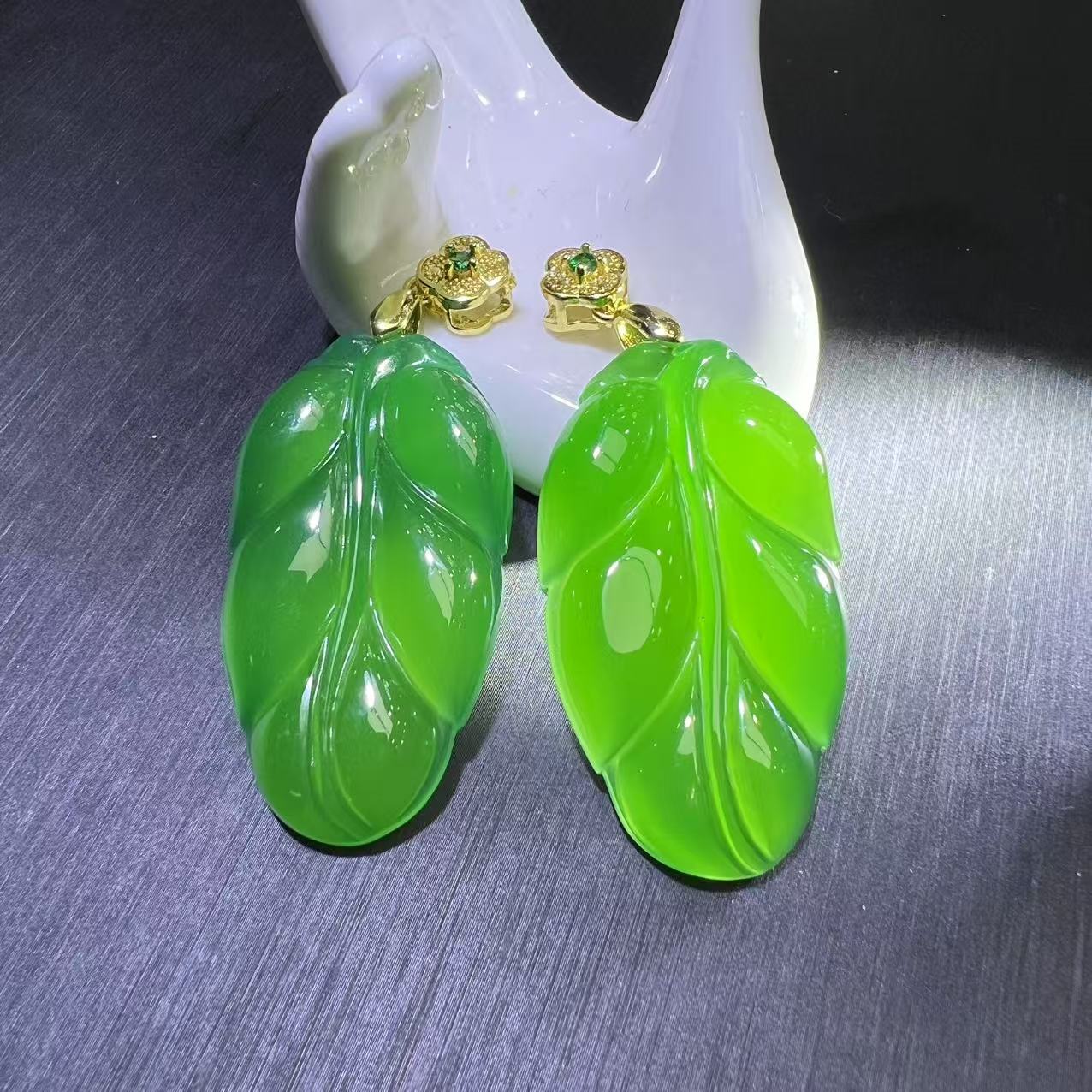 S7927【任会长珠宝】青碧秦紫玛瑙绿叶子吊坠-配麻花链多样性发一件