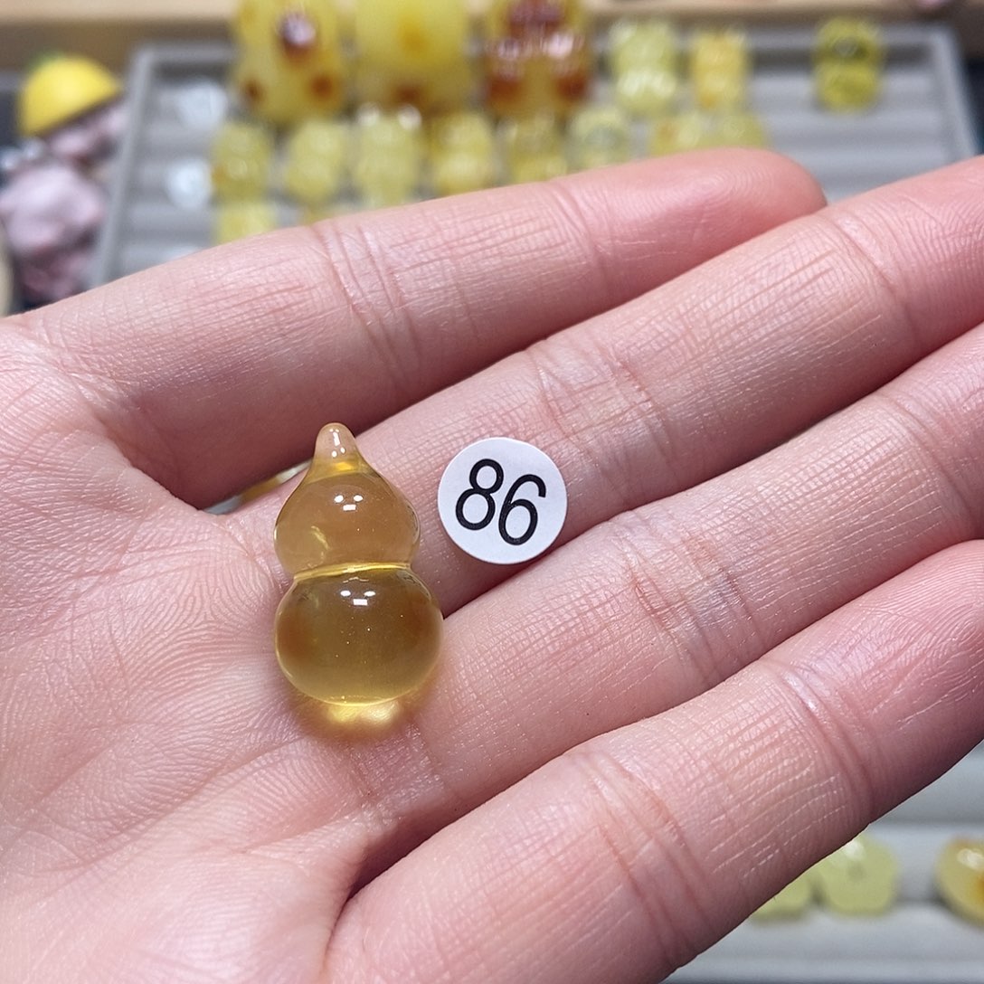 琥珀裸石未镶嵌珊*，