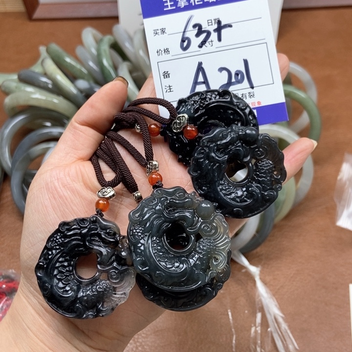 岫玉吊坠吊坠未镶嵌多样性，发一个