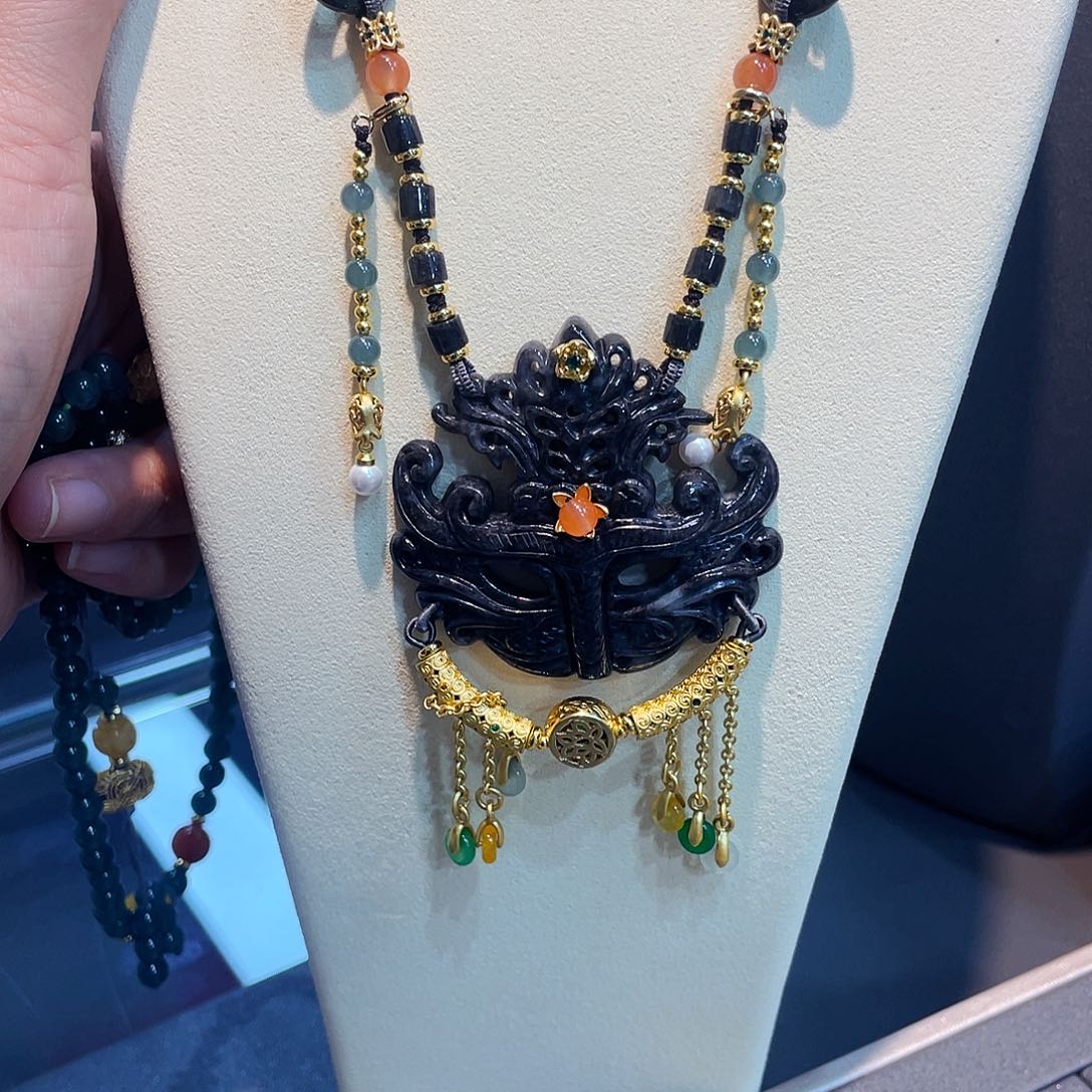 翡翠颈饰未镶嵌吊坠