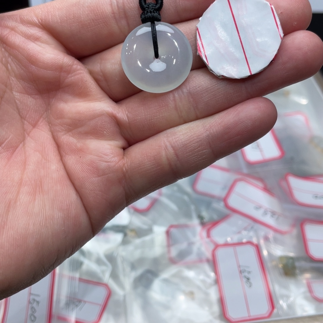 翡翠颈饰未镶嵌多样性