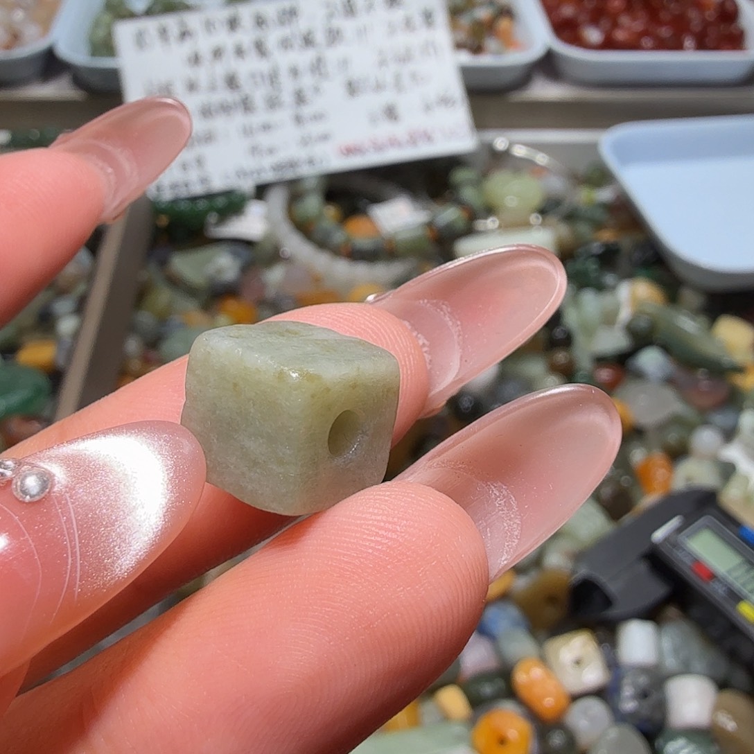 和田玉未镶嵌珠宝奇石