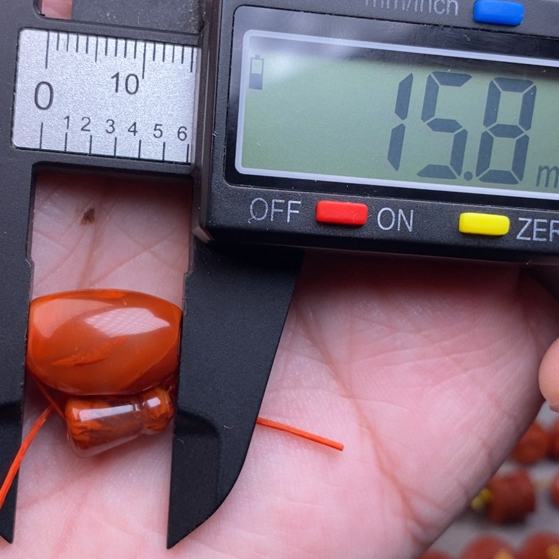 南红玛瑙配饰未镶嵌有瑕疵