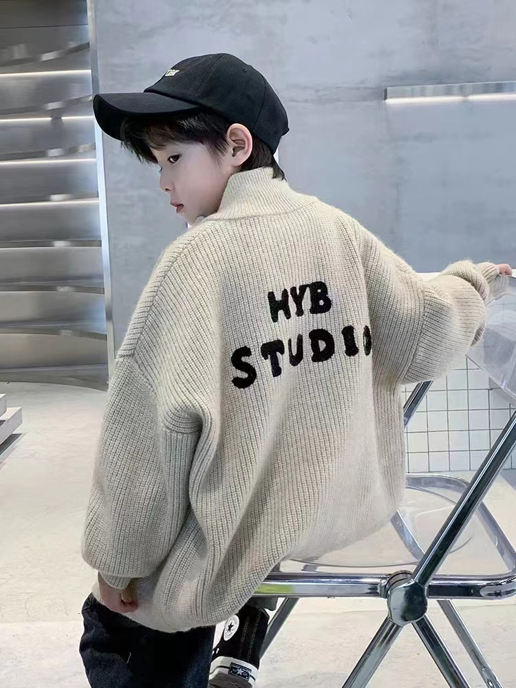 韩系咖色字母毛衣开衫童装