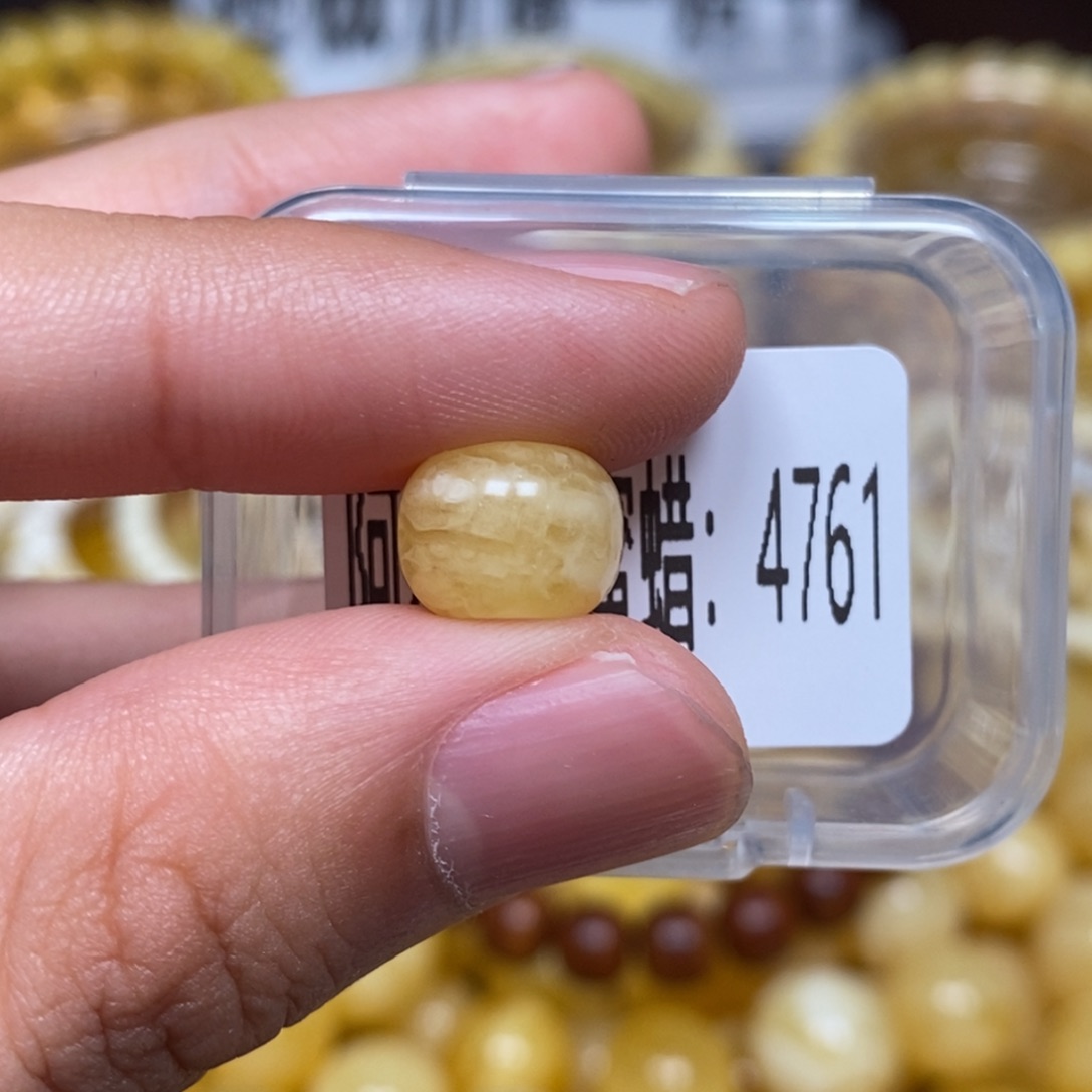蜜蜡未镶嵌珠宝奇石4761