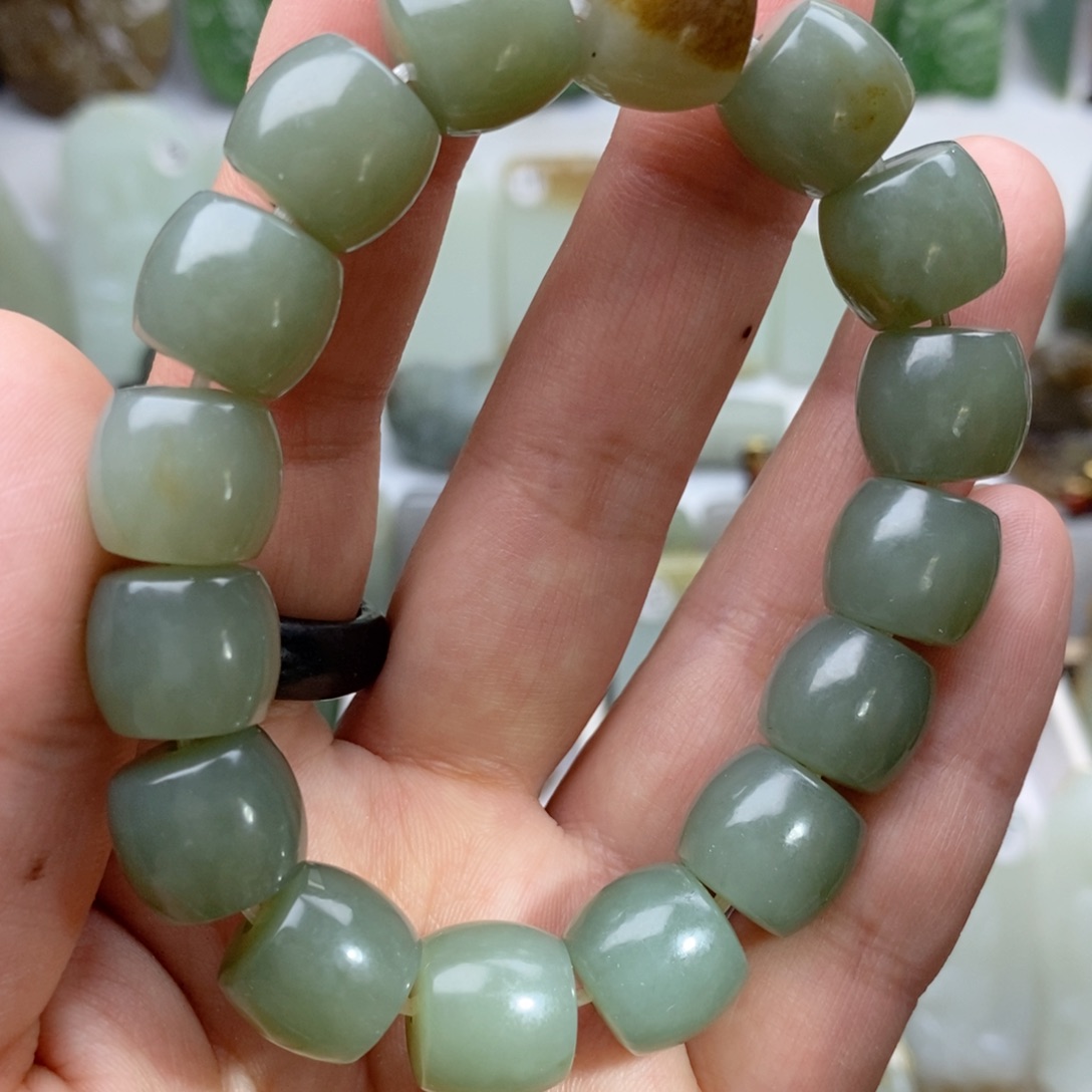 和田玉（糖玉）颈饰未镶嵌