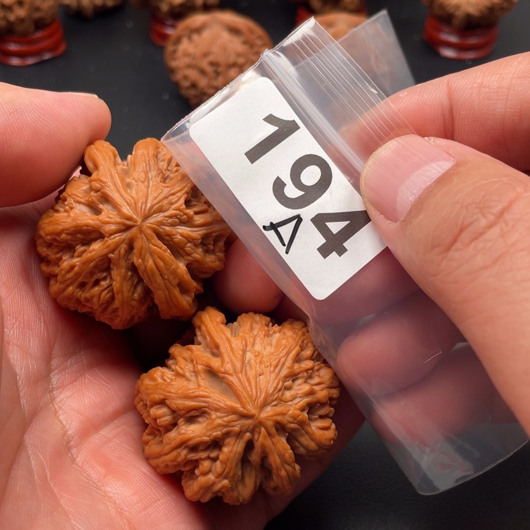 吊坠文玩核桃粗筋41个。