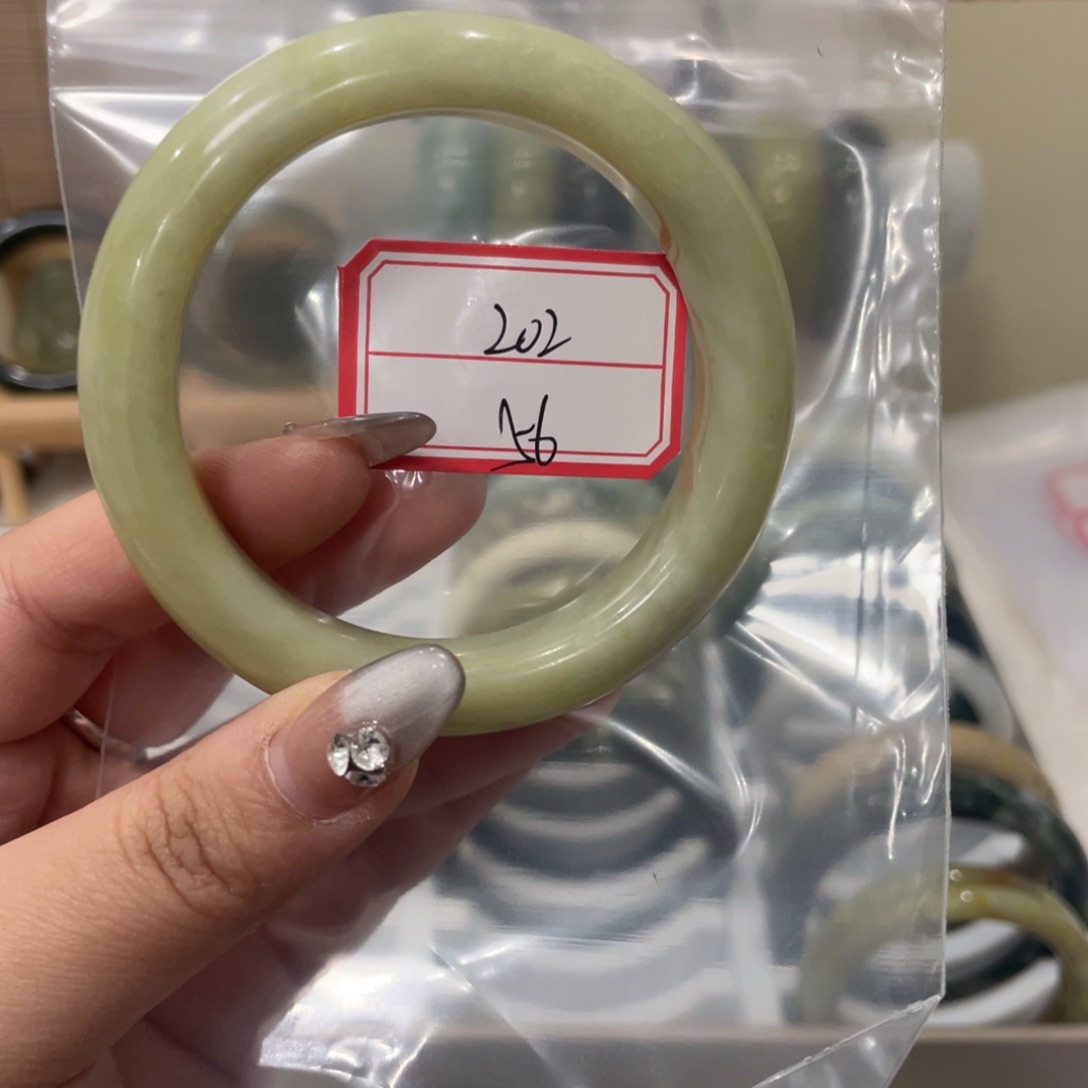 蛇纹石玉手镯未镶嵌