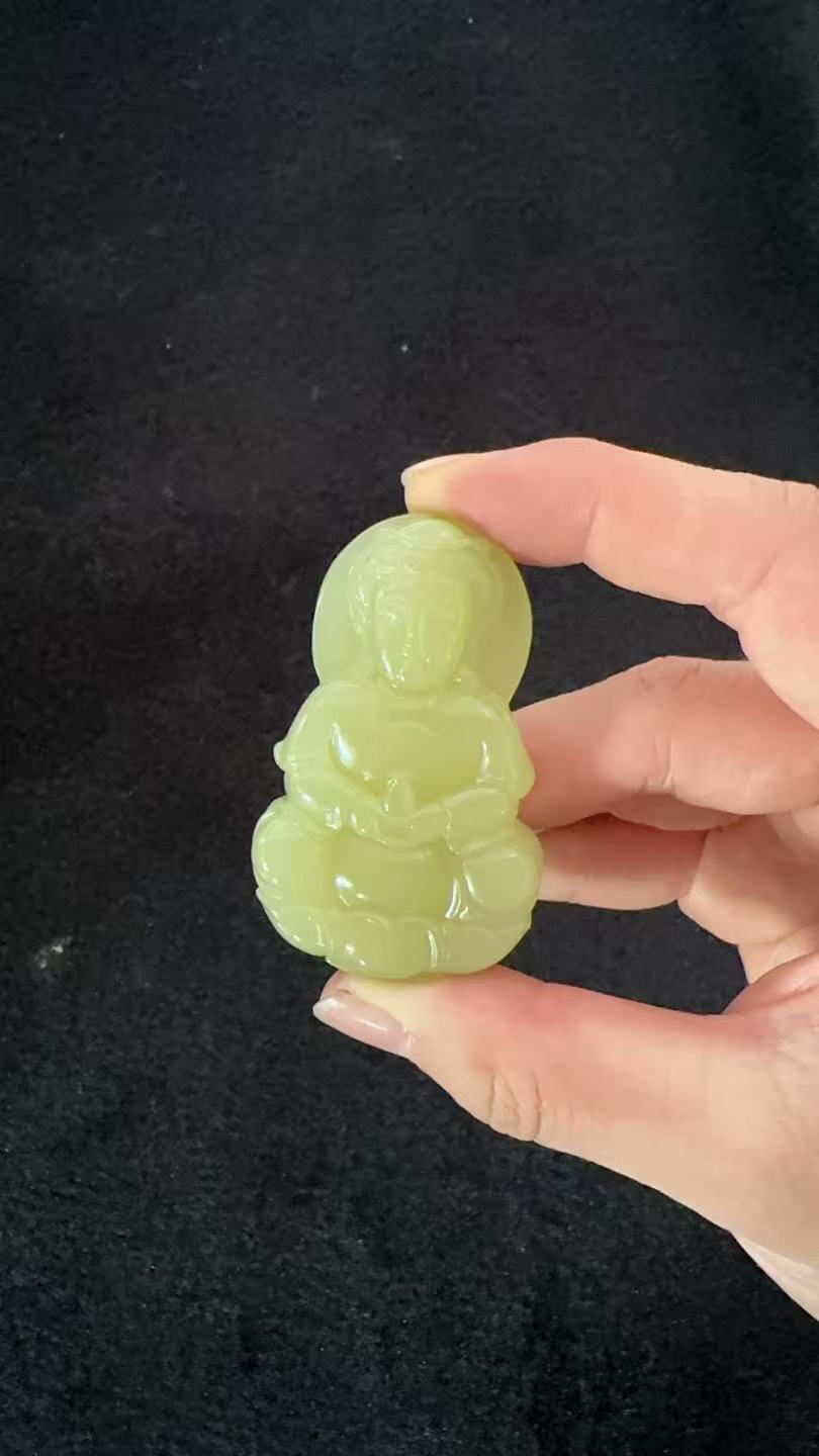 新疆暴力鸡油黄黄口观音吊坠