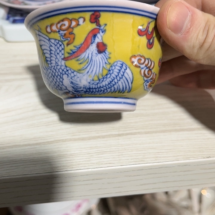 瓷片////景德镇陶瓷杯子。红西西。