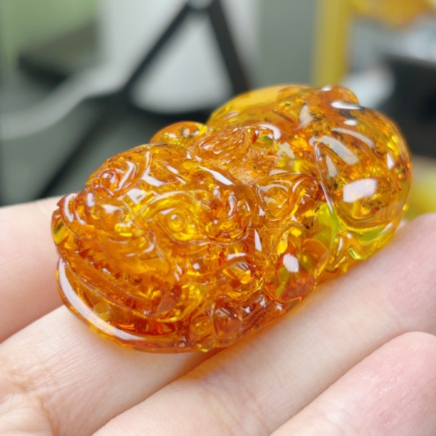 花珀貔貅瑕疵吊坠手把件52×30×20（497号）
