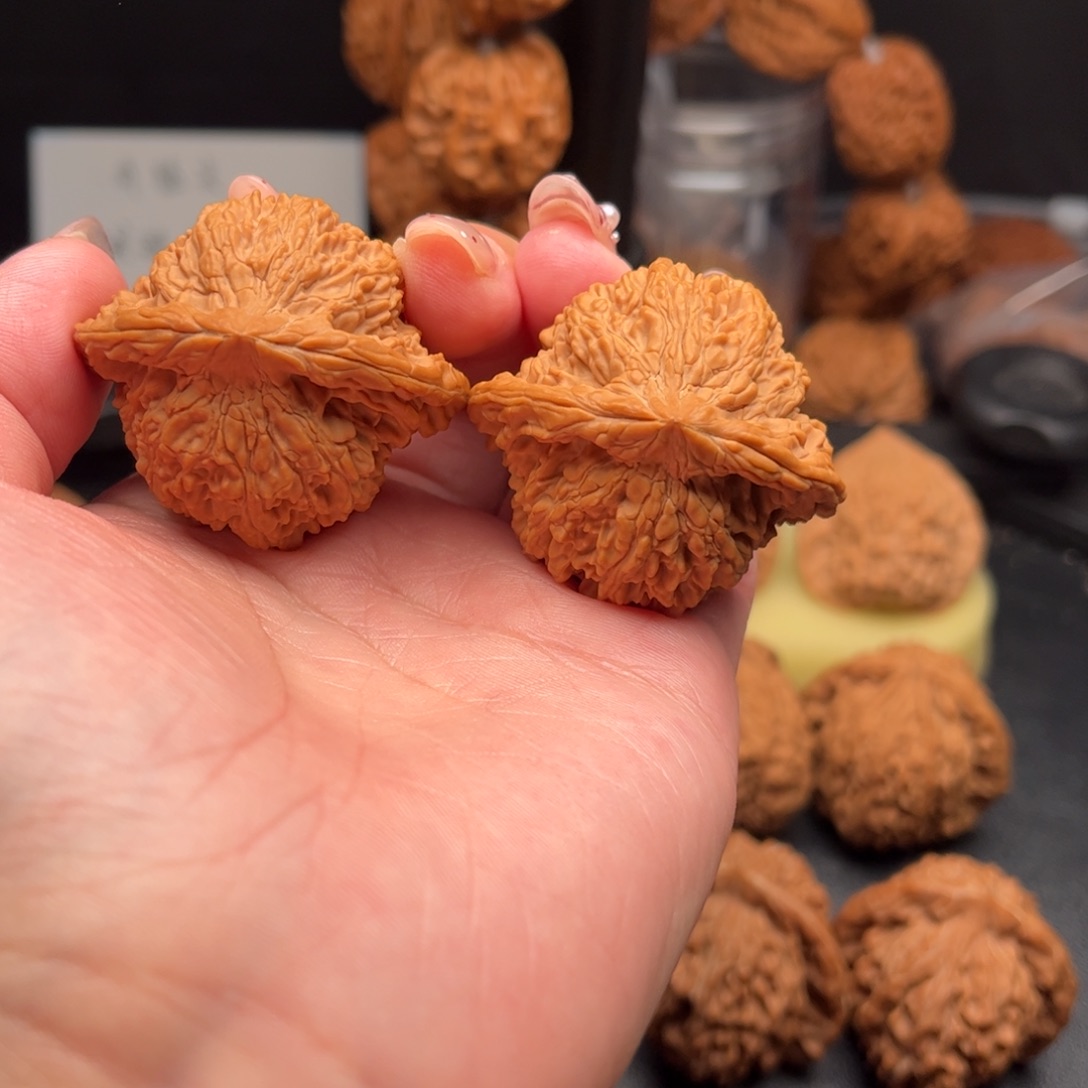 大***༠核桃把件满天星42