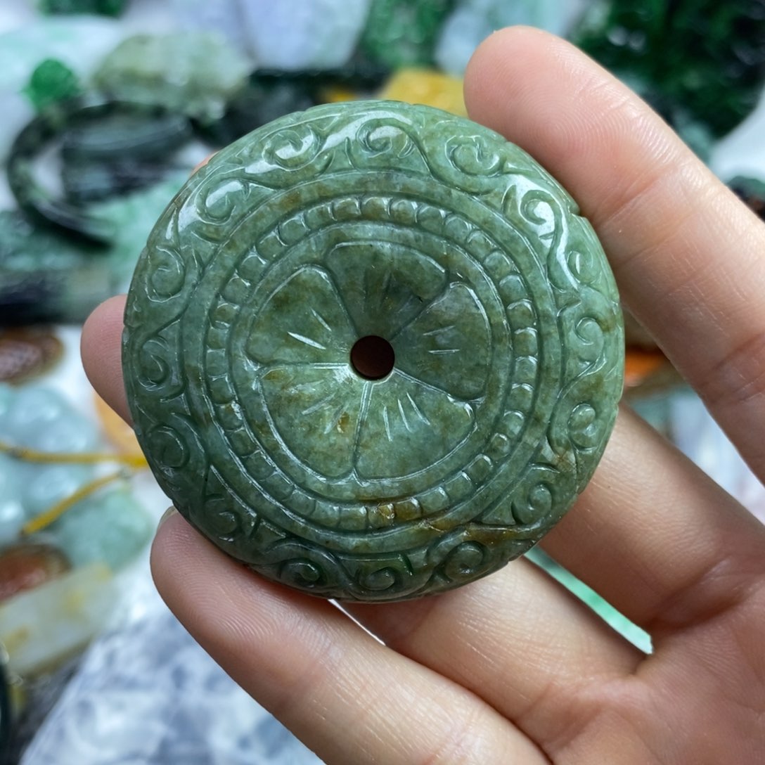 翡翠颈饰未镶嵌窗*姐