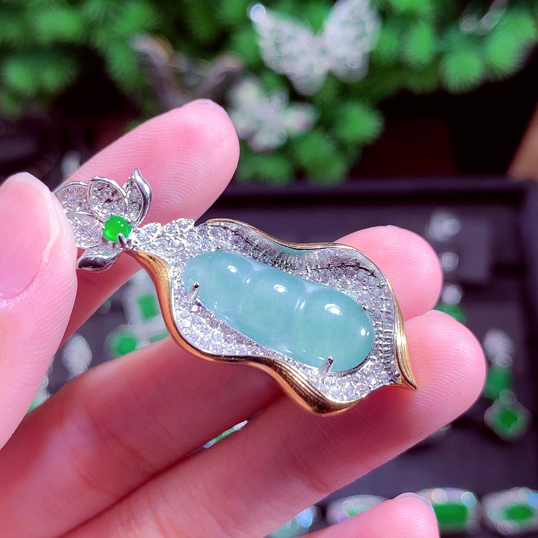 颈饰未镶嵌翡翠天然