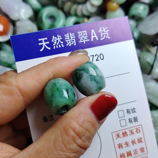 翡翠未镶嵌颈饰路路通一对