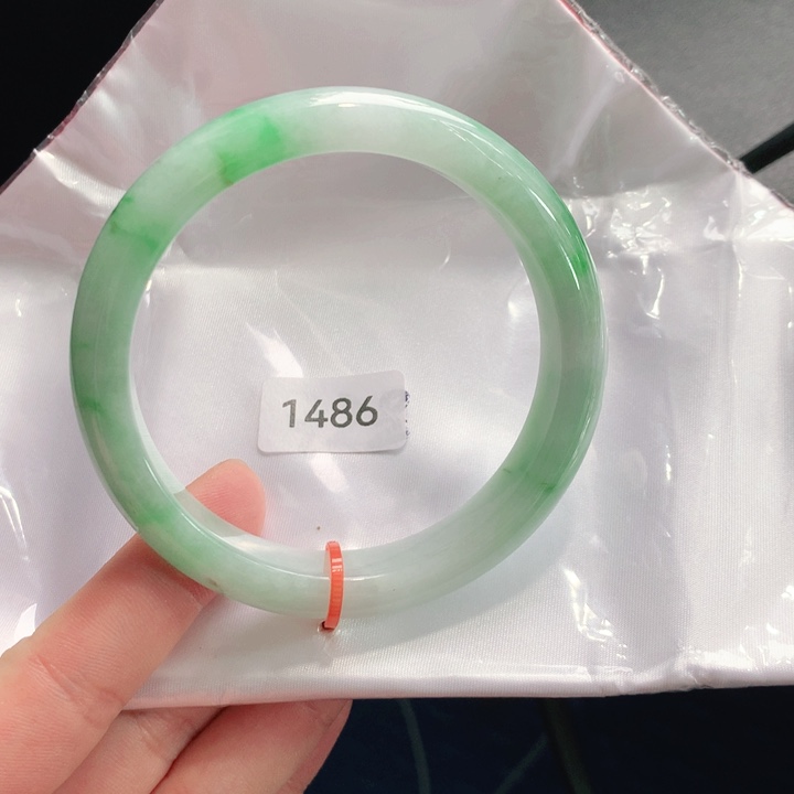 翡翠手镯未镶嵌天然翡翠手镯01