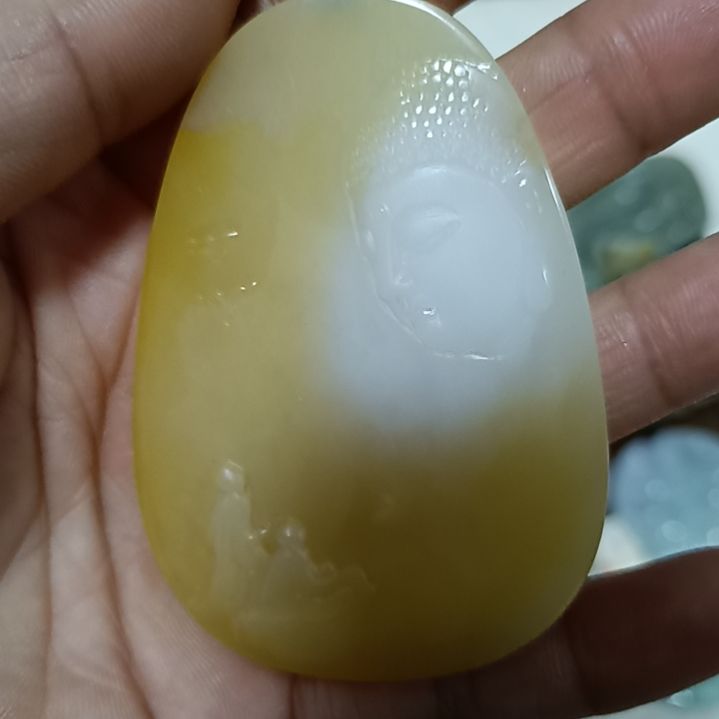石英质玉（黄龙玉）颈饰未镶嵌