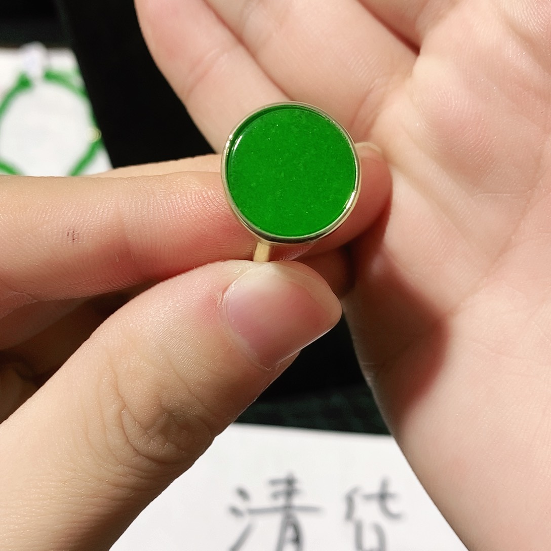 翡翠颈饰14K金镶嵌戒指