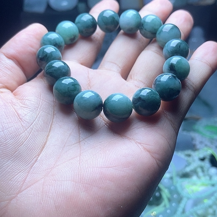 翡翠未镶嵌颈饰珠子