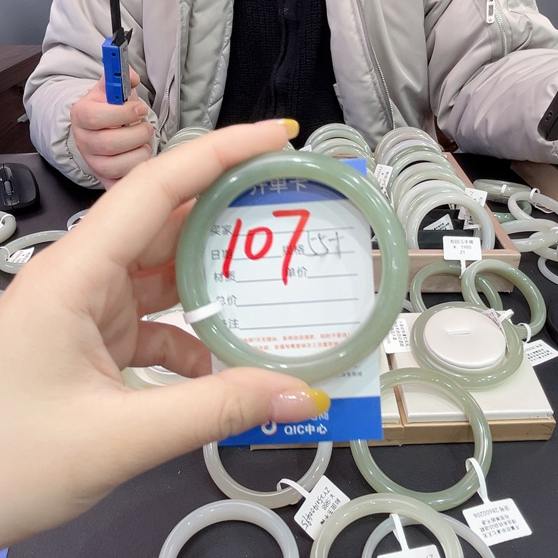 和田玉手镯未镶嵌七*