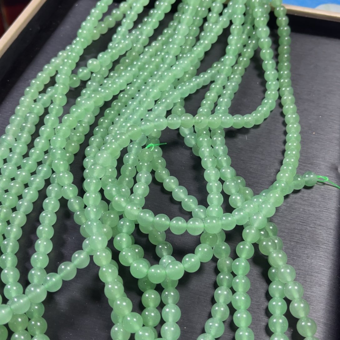 石英质玉未镶嵌颈饰