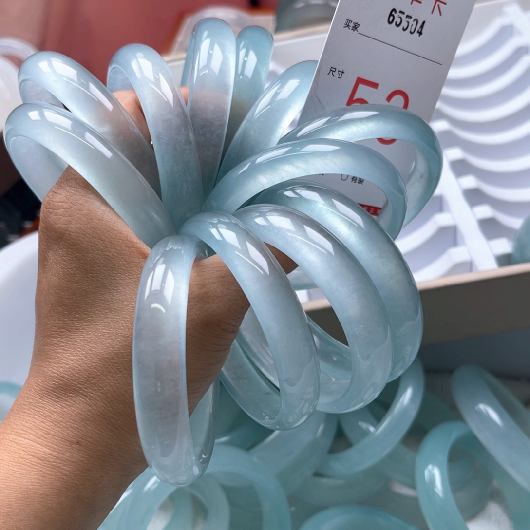 魚***~石英岩玉手镯未镶嵌