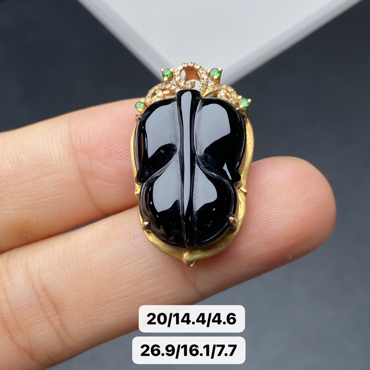 墨翠吊坠 18k黄金 南非钻镶嵌 品相饱满