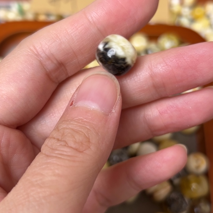 蜜蜡未镶嵌裸石12.3mm一个